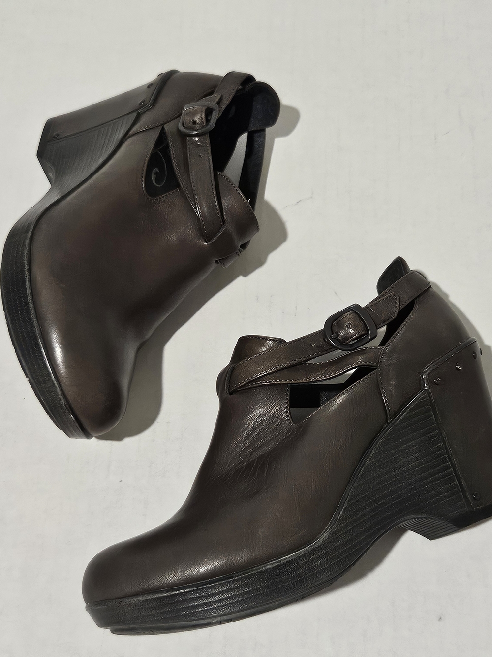 Dansko Leather Wedge Platform 7.5/8/38 Booties Strappy Comfort Shoe Studded Heel